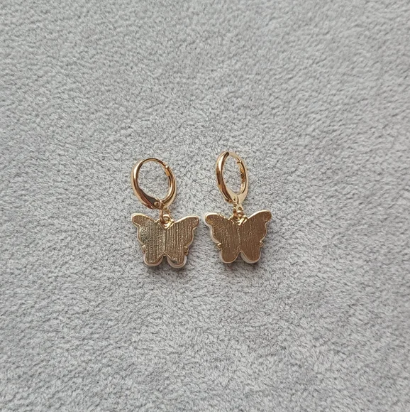✨️14k Gold Plated, Hoop, White Butterfly Earrings.✨️ - Picture 4 of 4